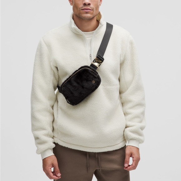 Lululemon limited edition black plush fleece belt bag - Picture 15 of 16